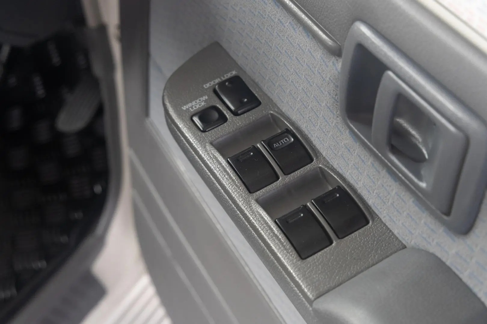 2017 Toyota Landcruiser Gallery Image 16