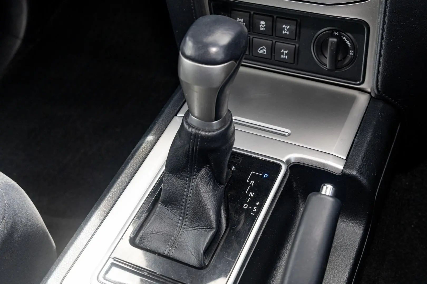 2022 Toyota Landcruiser Prado Gallery Image 17