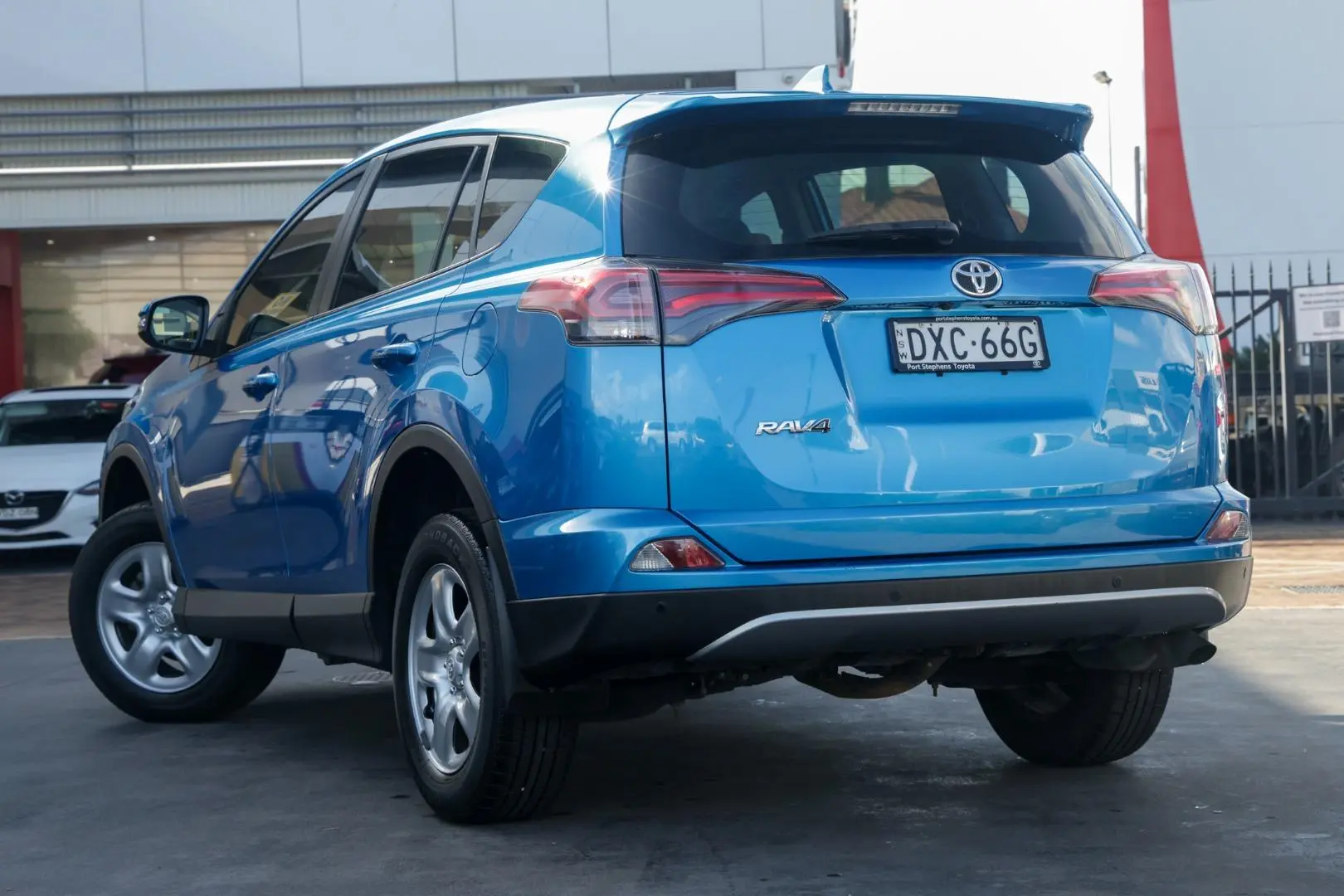 2018 Toyota RAV4 Image 2