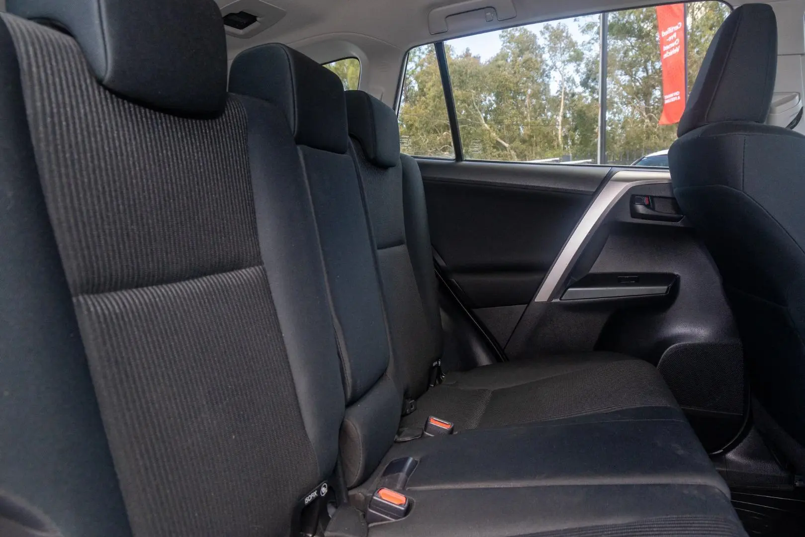 2018 Toyota RAV4 Gallery Image 9