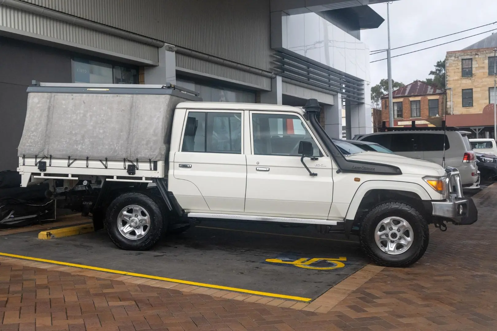 2017 Toyota Landcruiser Gallery Image 3