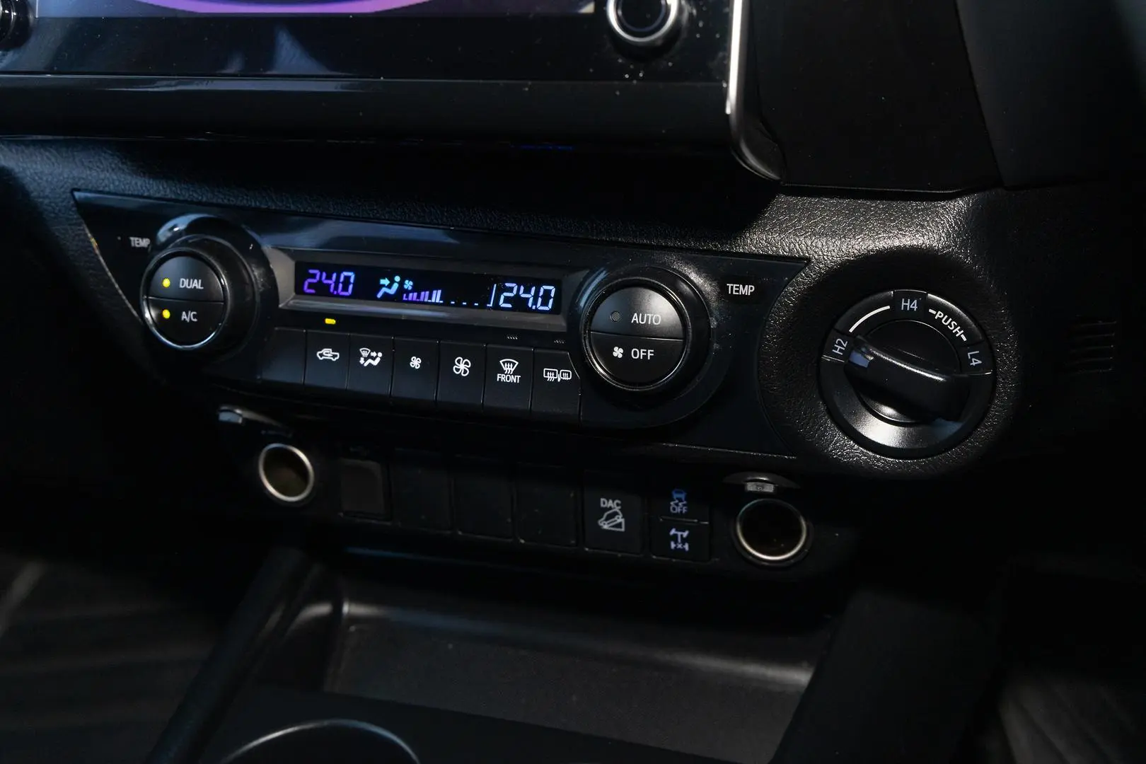 2022 Toyota Hilux Gallery Image 16