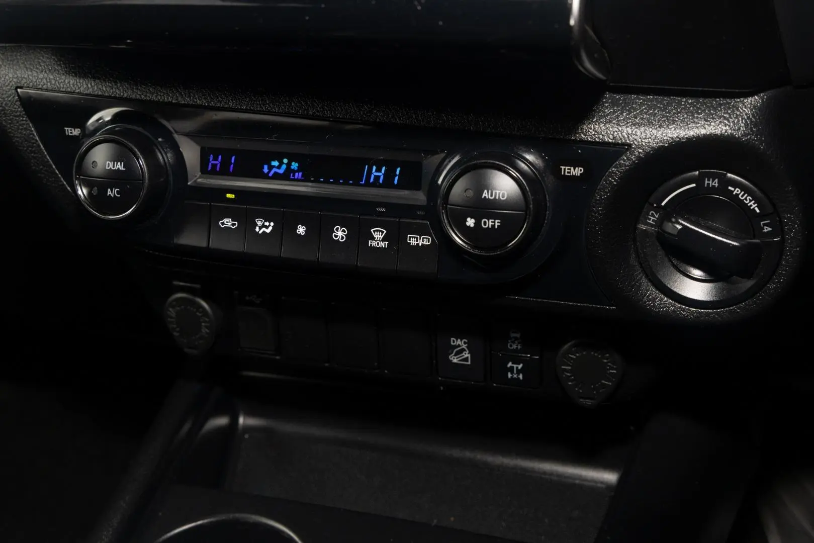 2022 Toyota Hilux Gallery Image 16