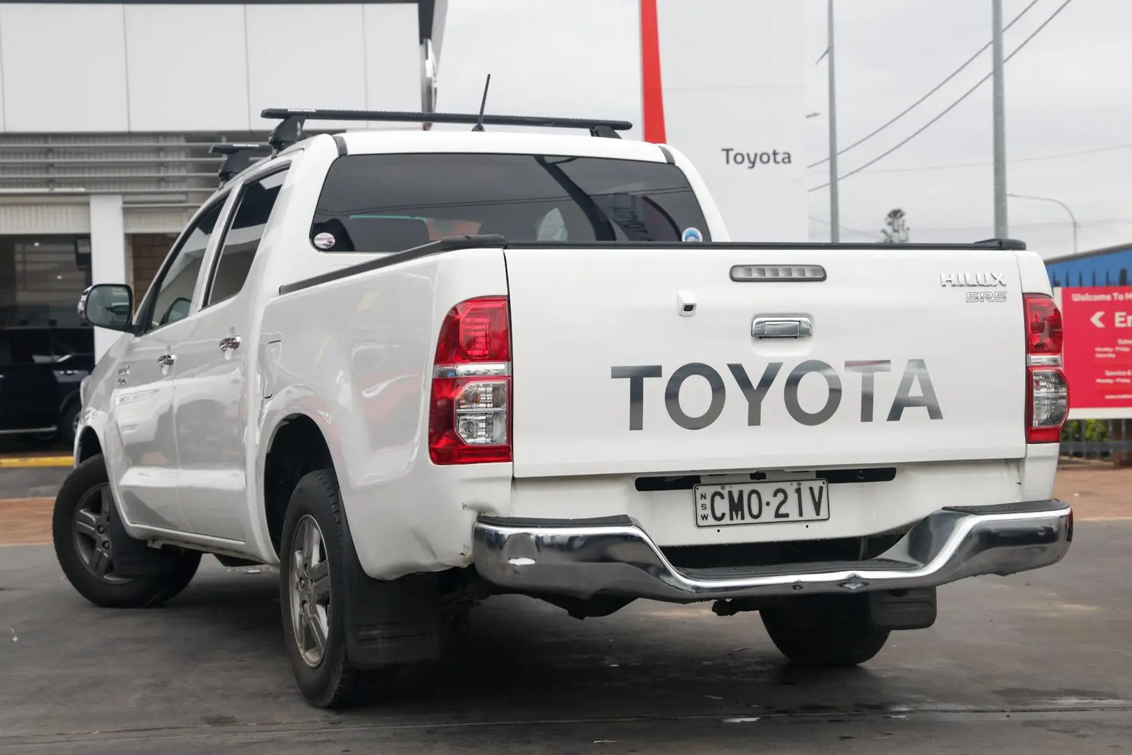 2014 Toyota Hilux Gallery Image 2