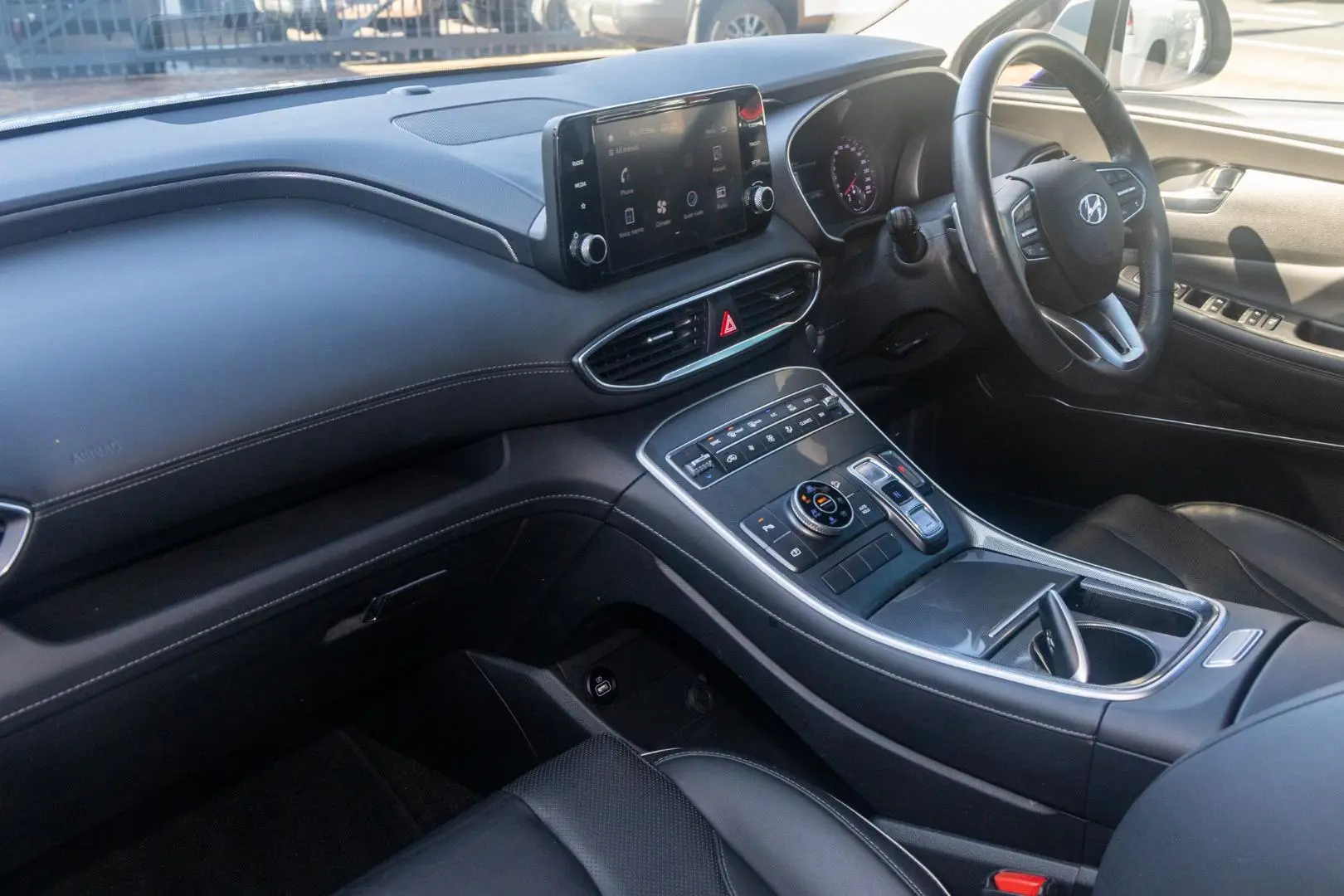 2022 Hyundai Santa Fe Gallery Image 8