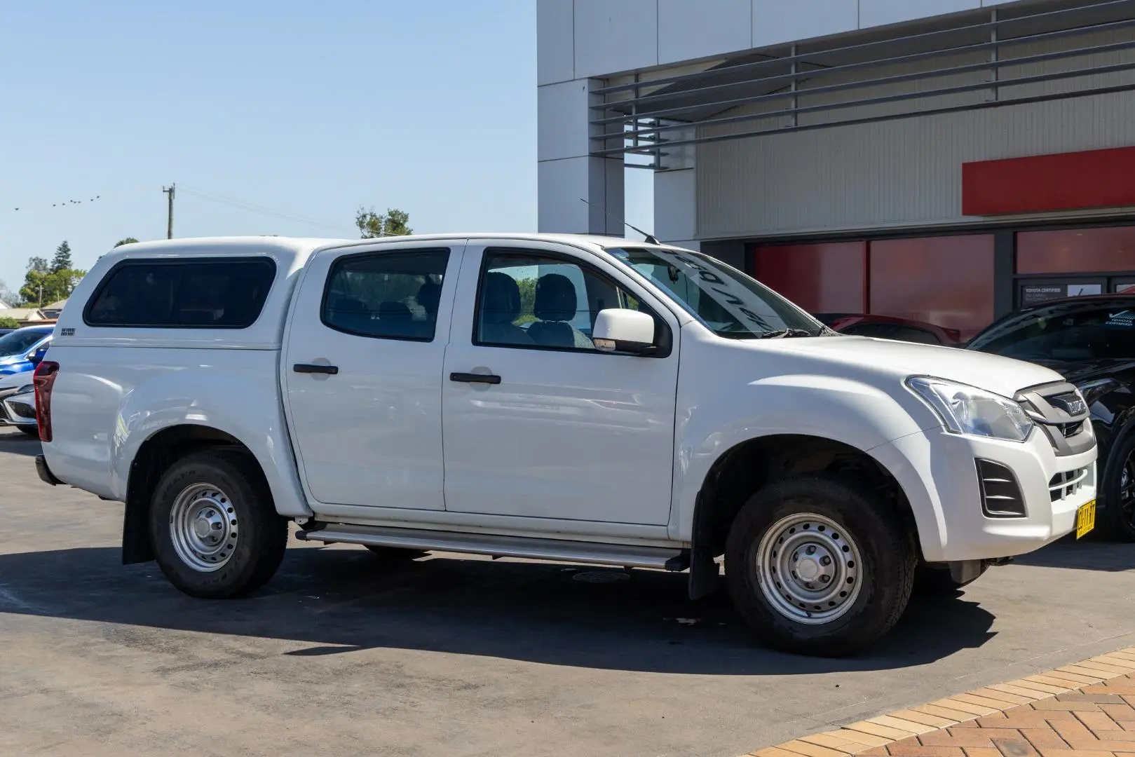 2019 Isuzu D-MAX Gallery Image 3