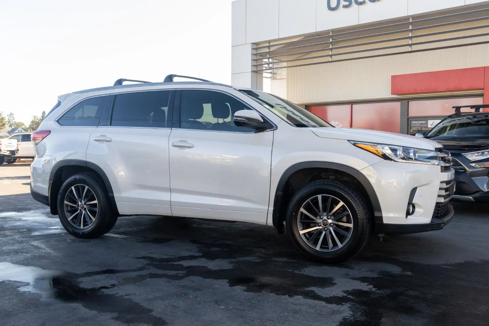2017 Toyota Kluger Gallery Image 3