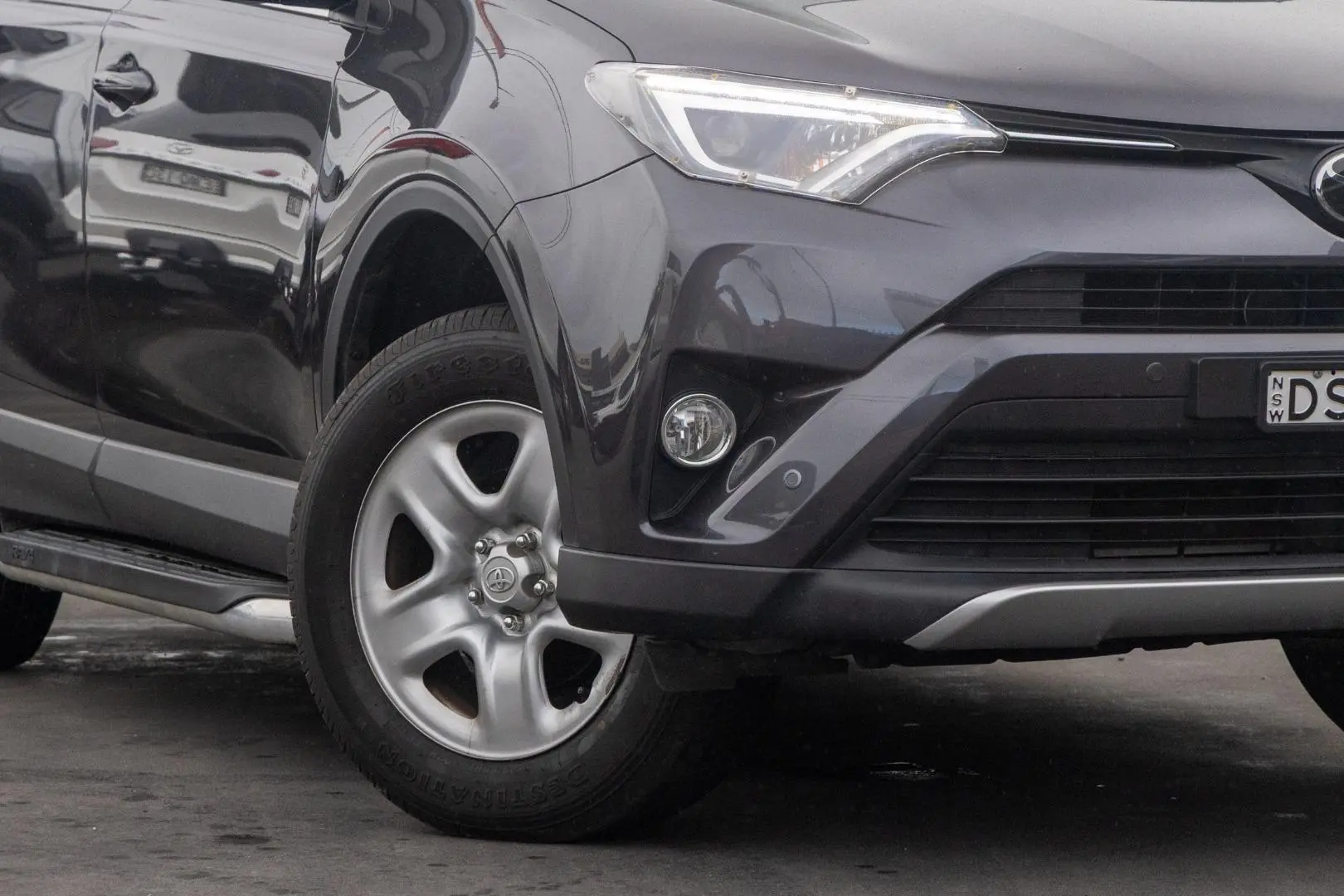 2017 Toyota RAV4 Gallery Image 6
