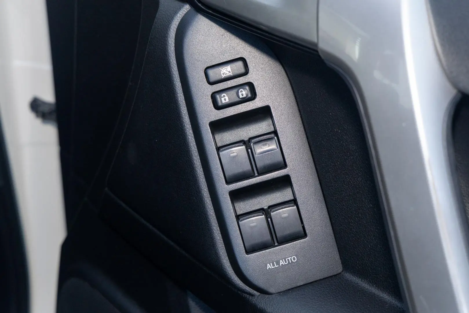 2020 Toyota Landcruiser Prado Gallery Image 17