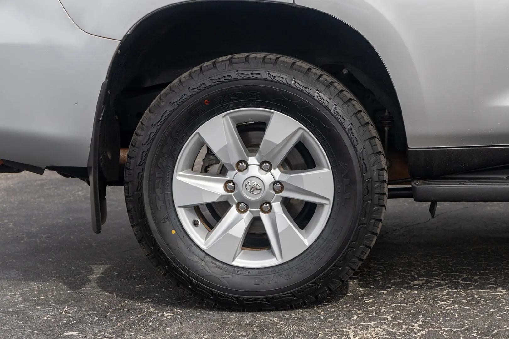 2022 Toyota Landcruiser Prado Gallery Image 23