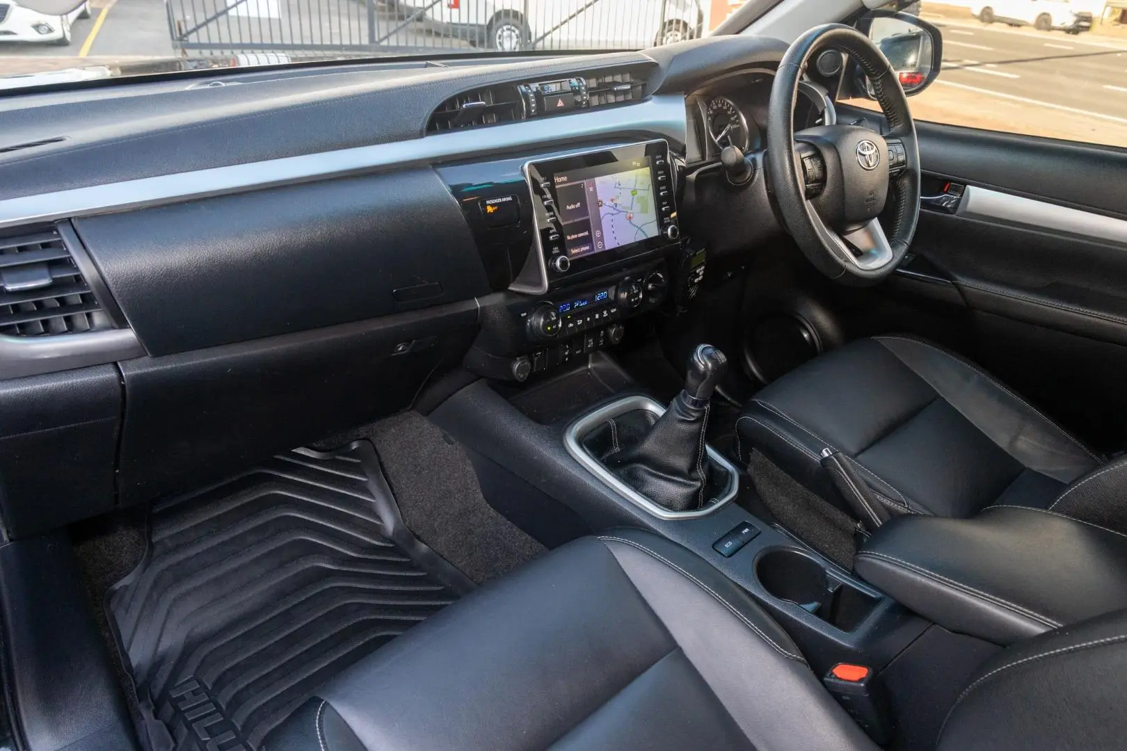 2022 Toyota Hilux Gallery Image 8