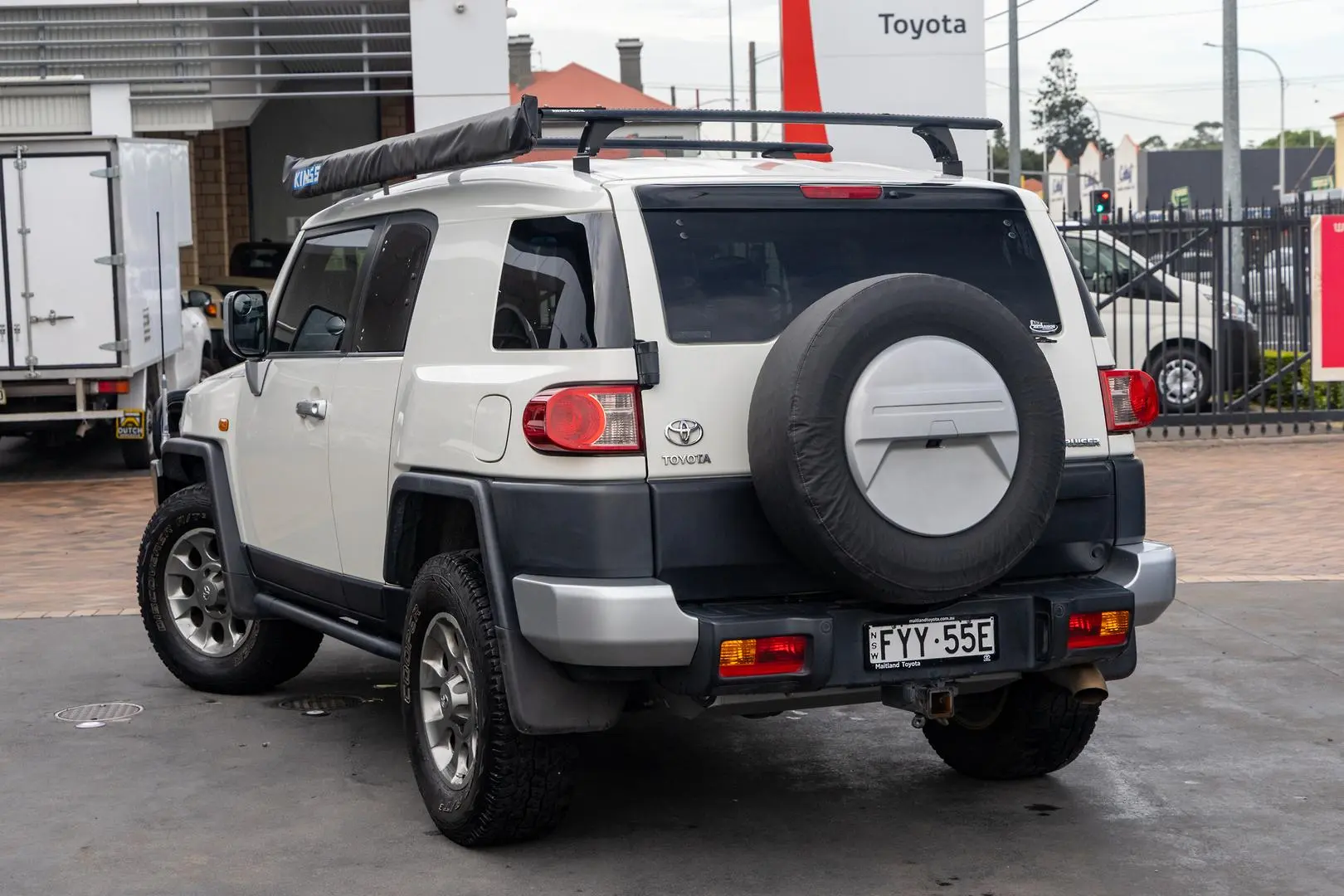 2011 Toyota FJ Cruiser Gallery Image 2