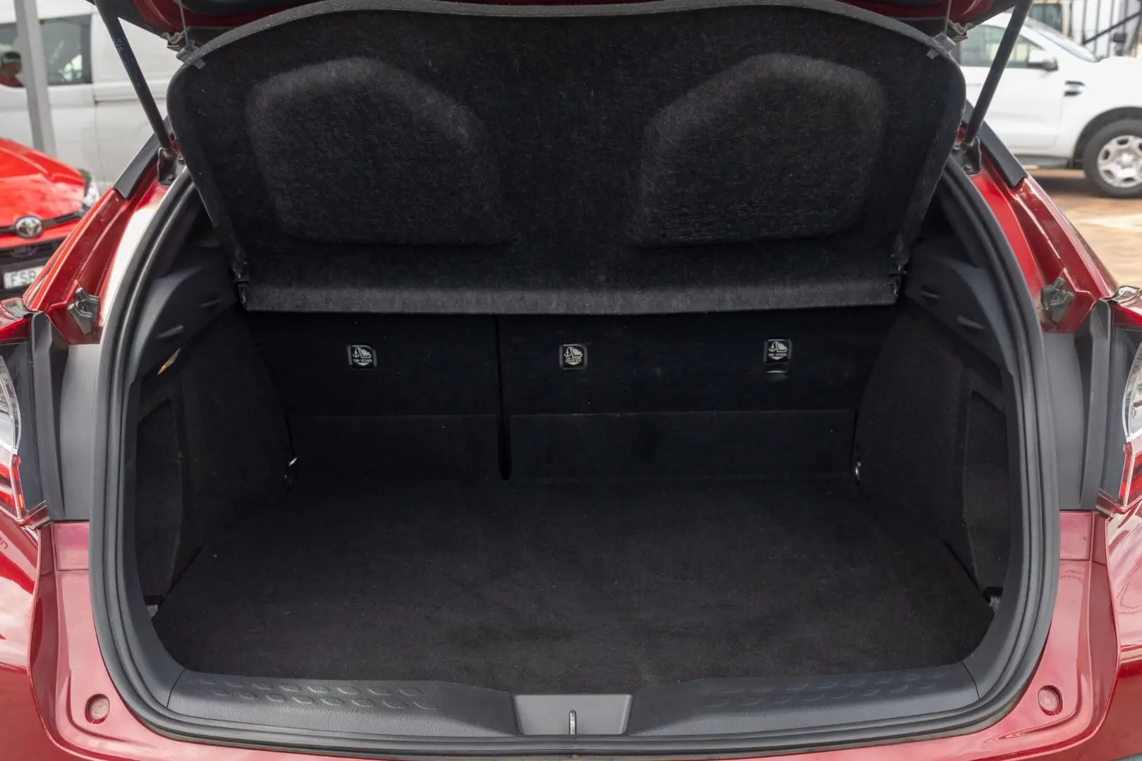 2018 Toyota C-HR Gallery Image 19