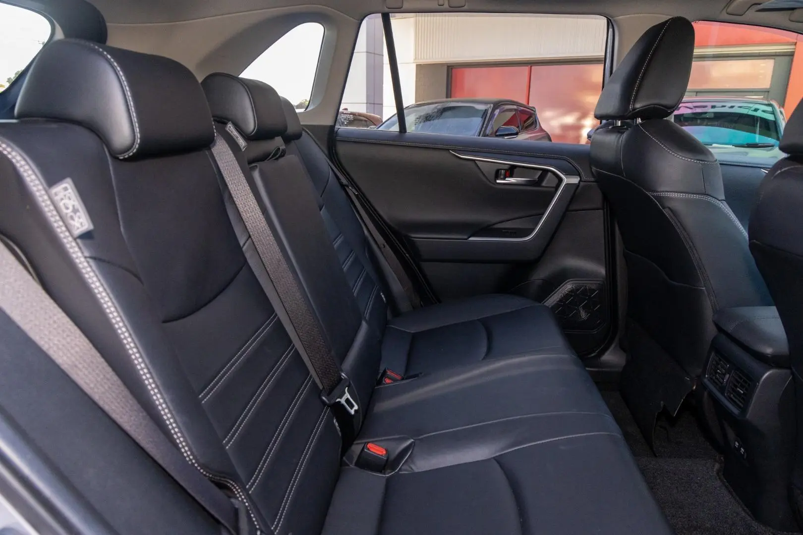 2021 Toyota RAV4 Gallery Image 9