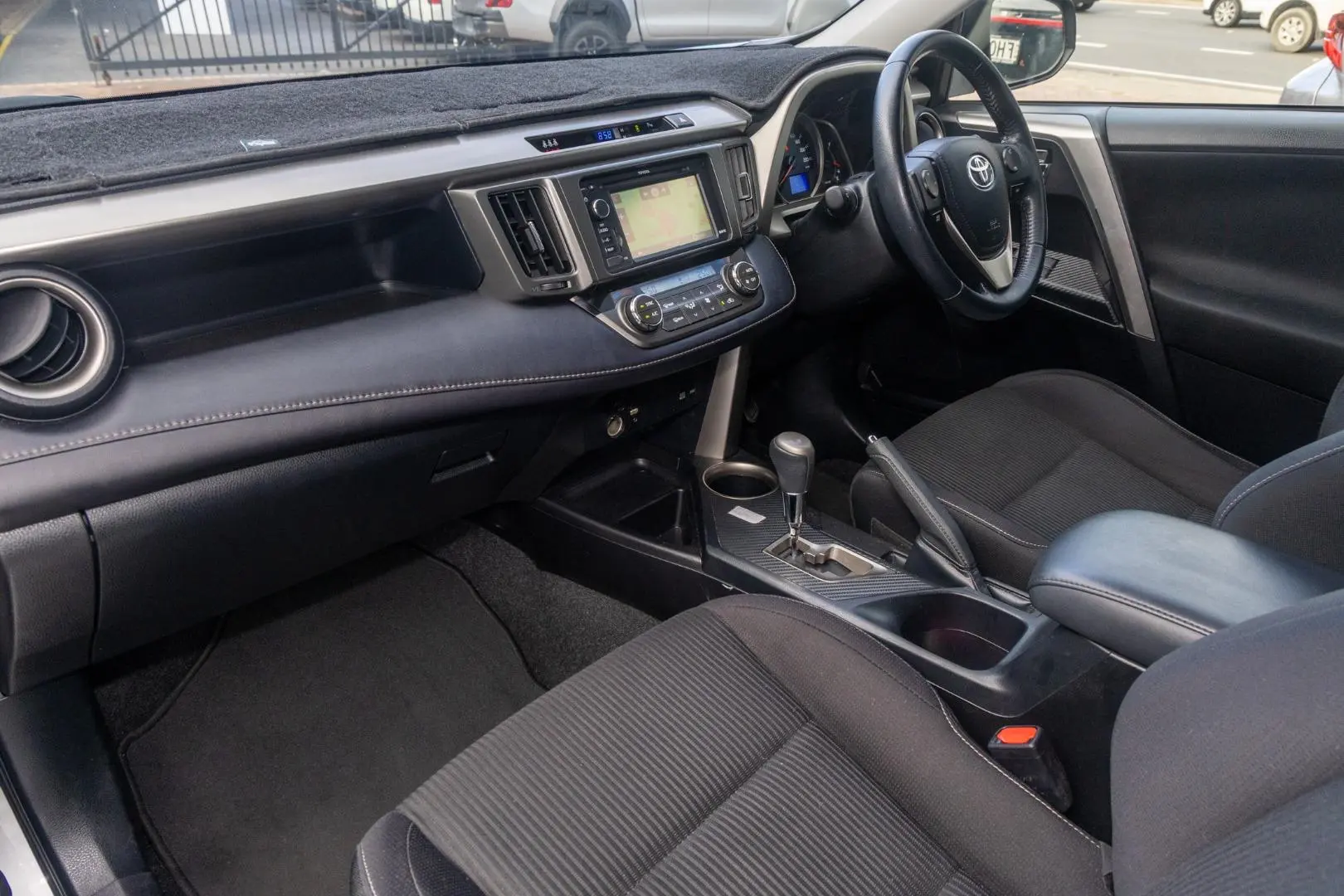 2013 Toyota RAV4 Gallery Image 8