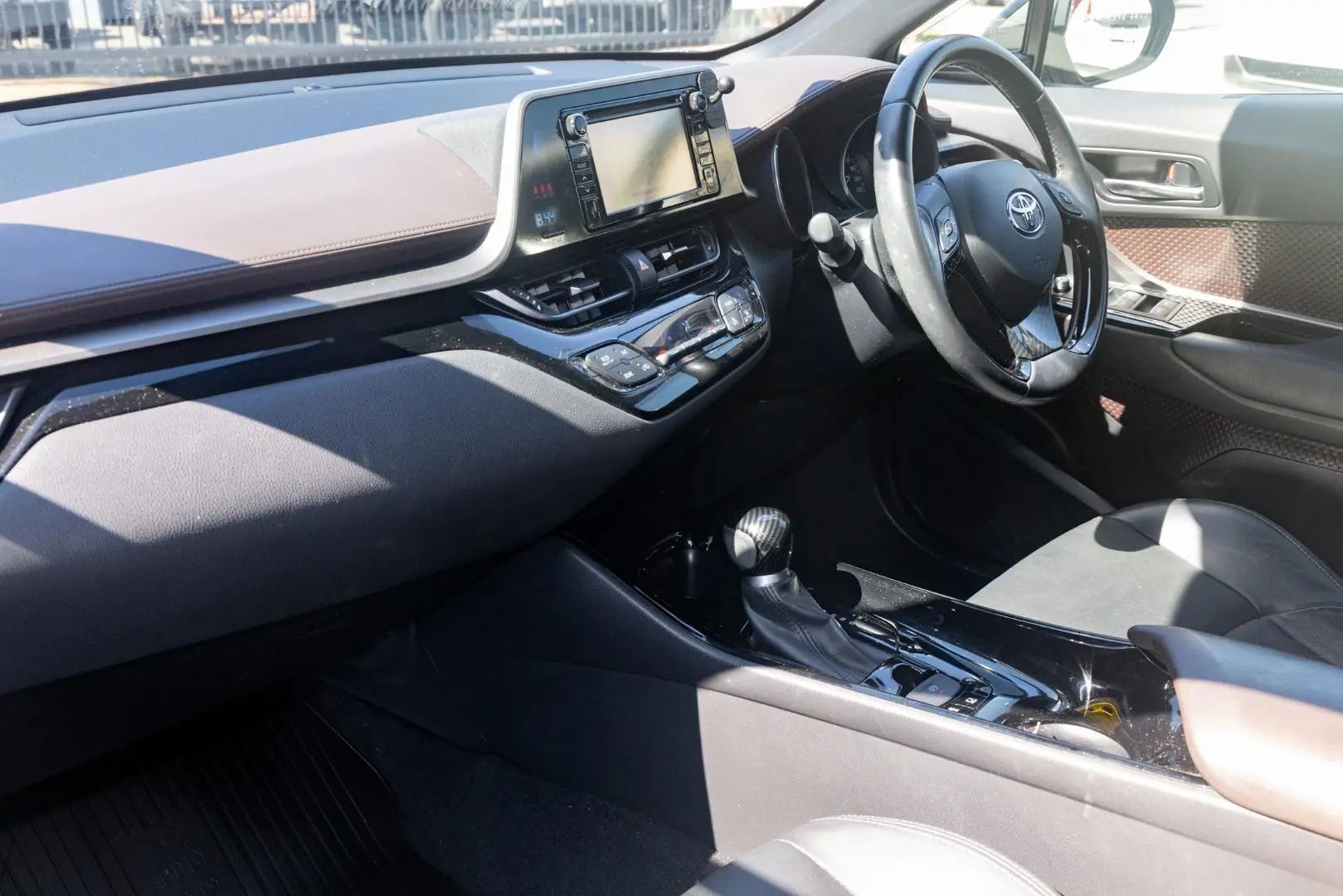 2018 Toyota C-HR Gallery Image 8