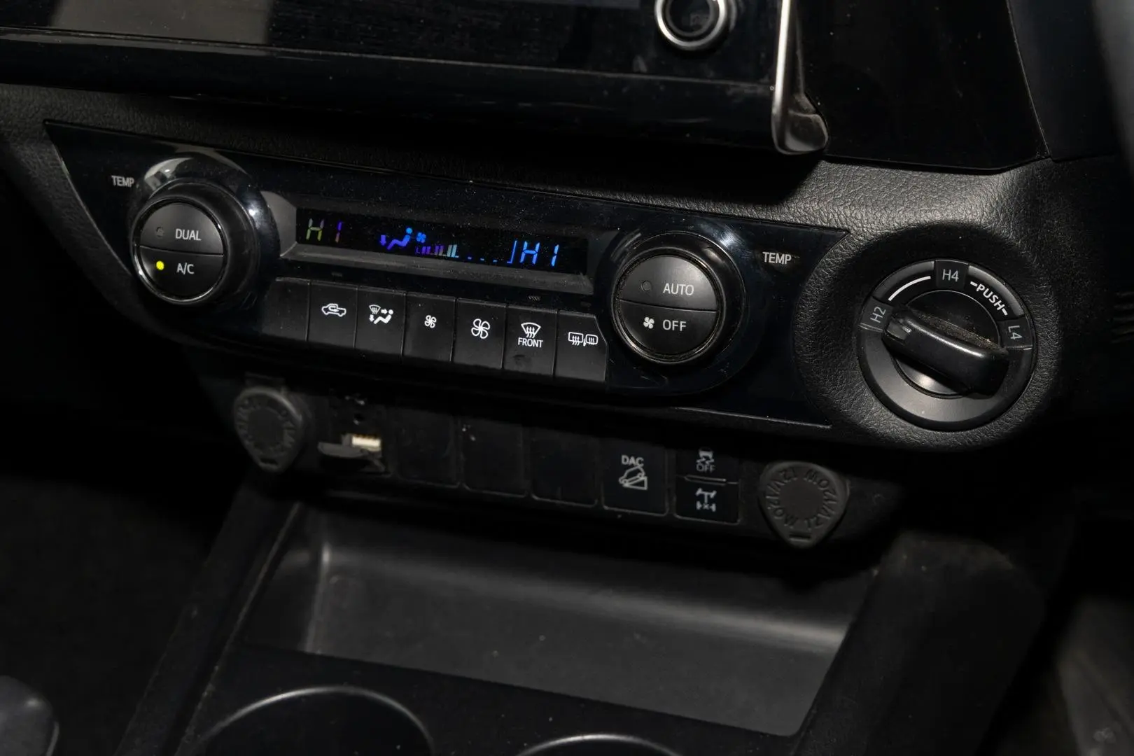 2023 Toyota Hilux Gallery Image 16