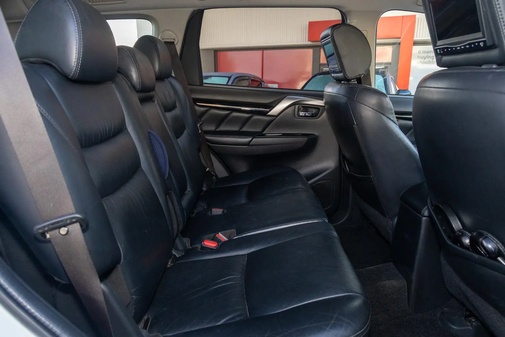 2017 Mitsubishi Pajero Sport Gallery Image 9