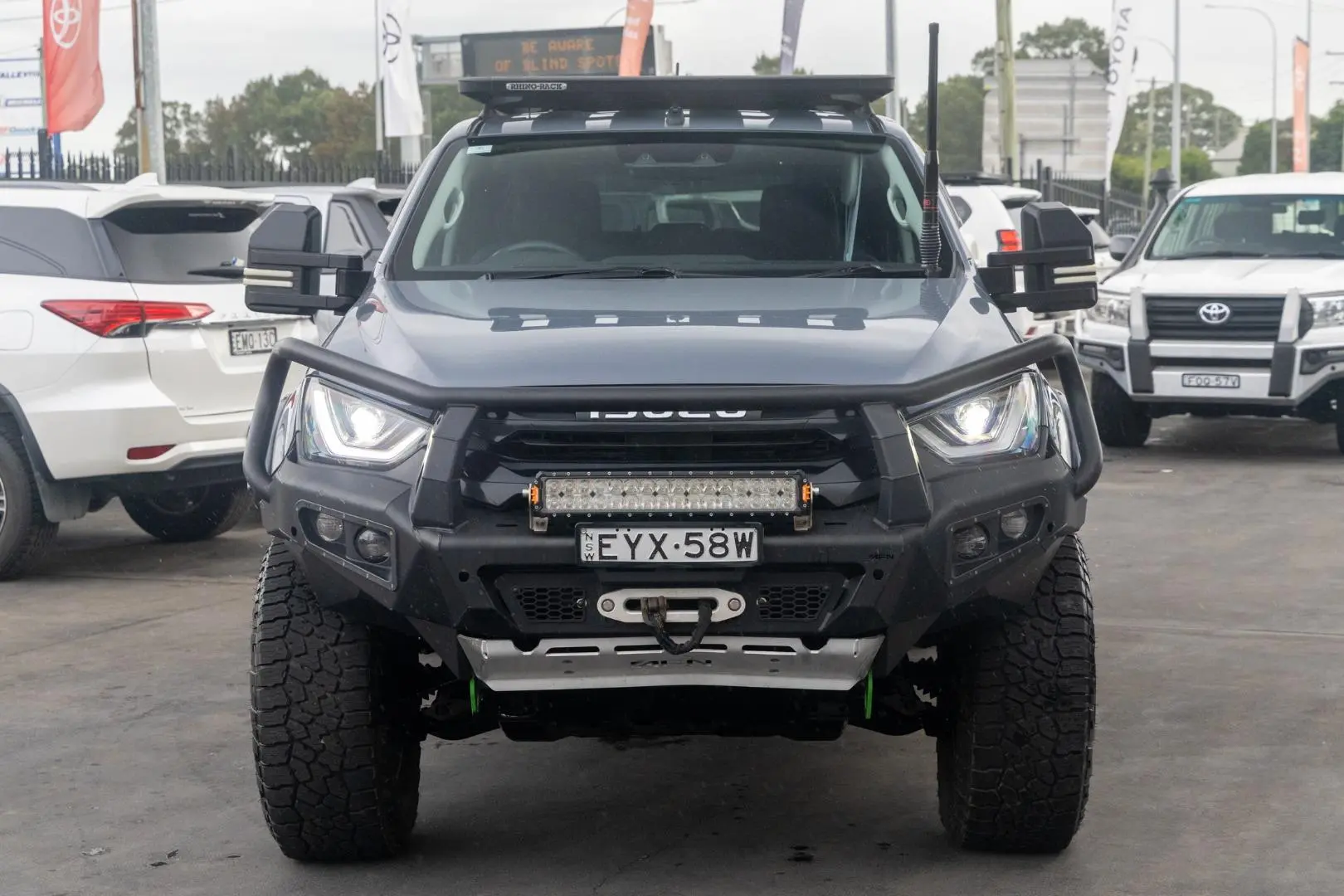 2022 Isuzu D-MAX Gallery Image 4