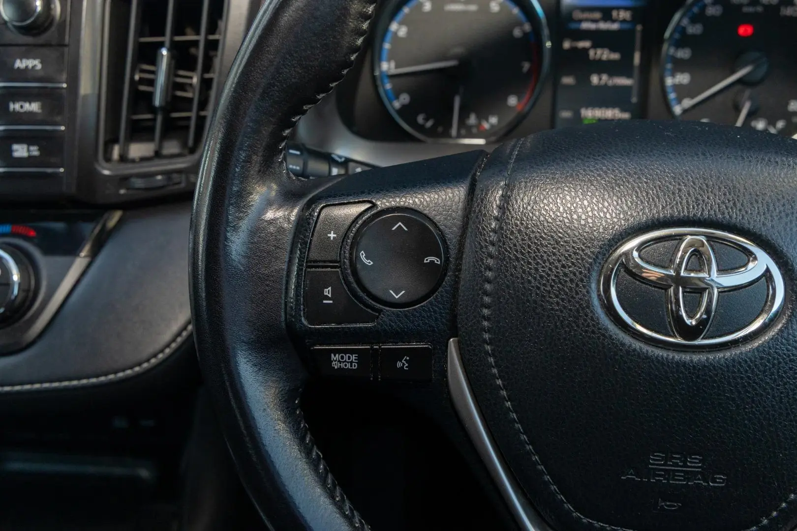 2016 Toyota RAV4 Gallery Image 11