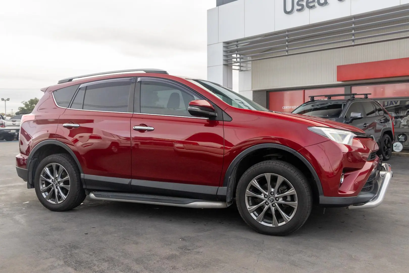 2018 Toyota RAV4 Gallery Image 3