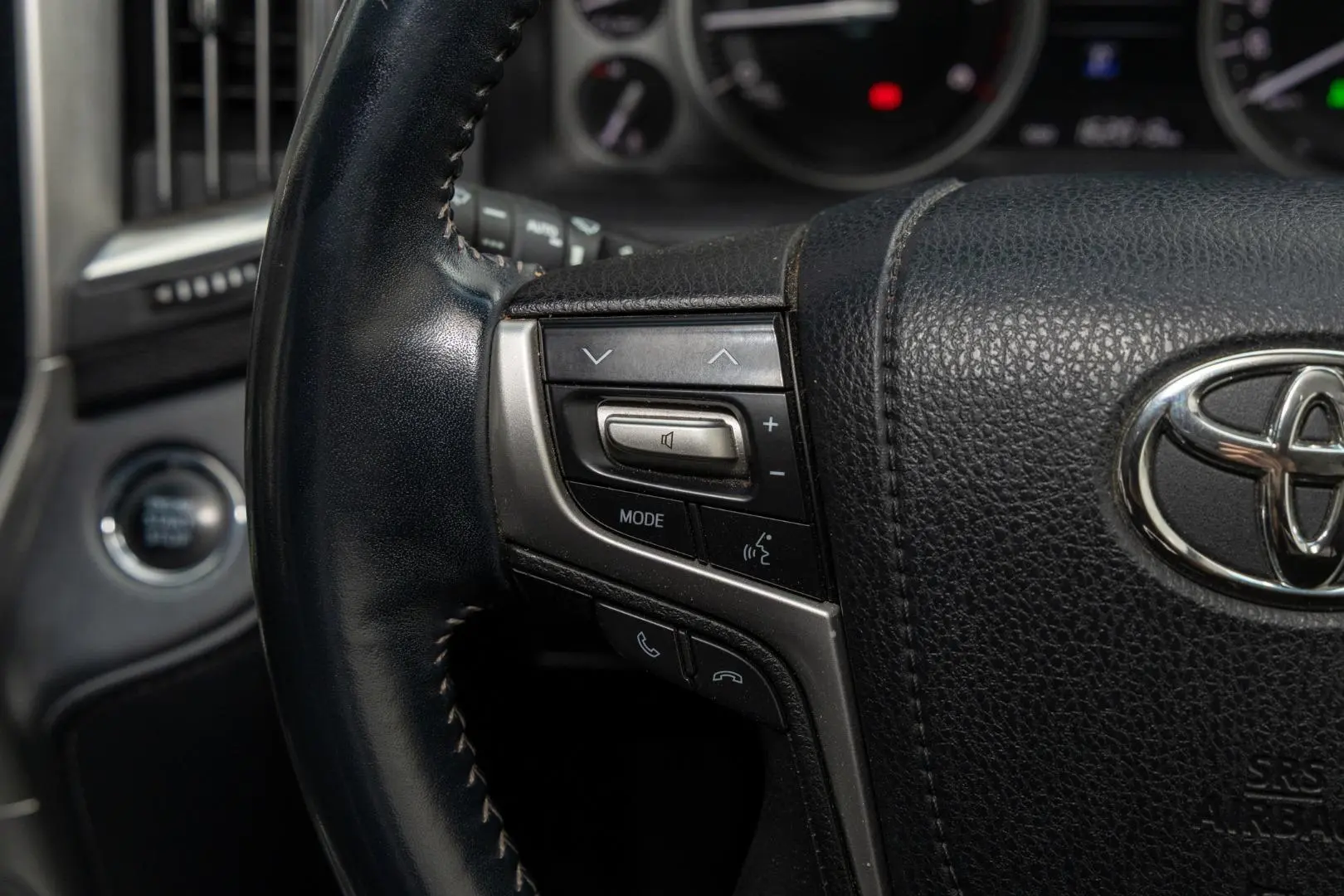 2018 Toyota Landcruiser Gallery Image 11