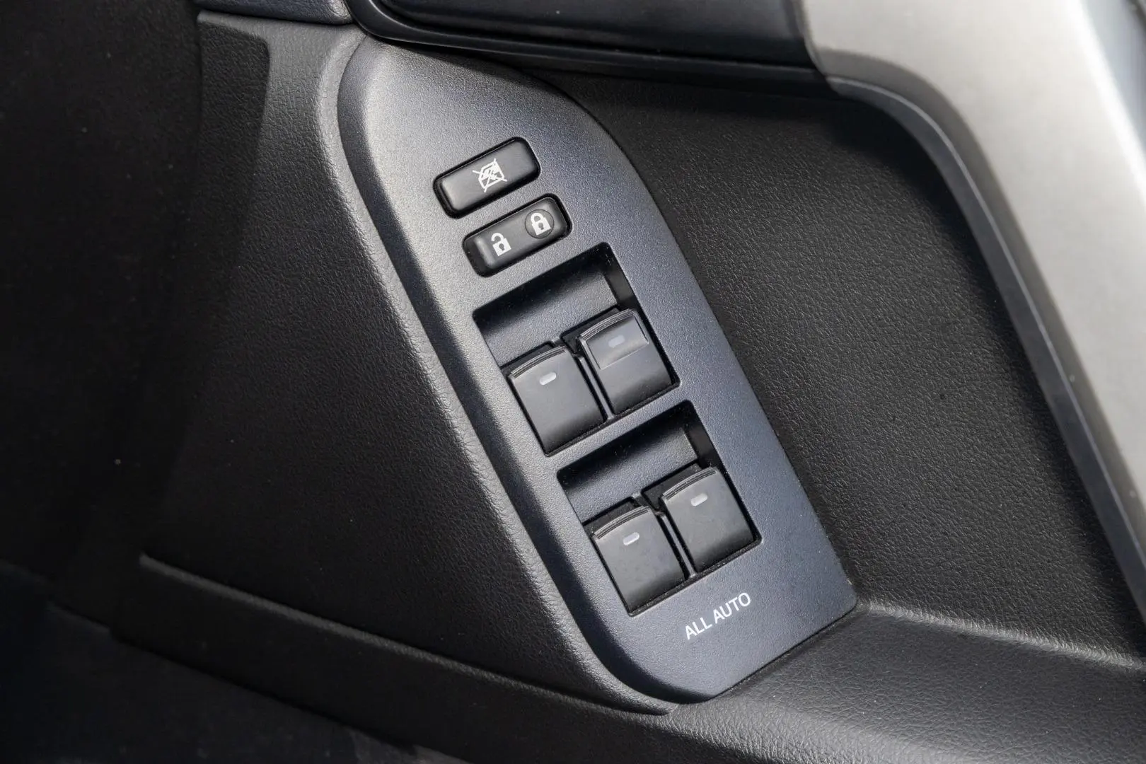 2014 Toyota Landcruiser Prado Gallery Image 18