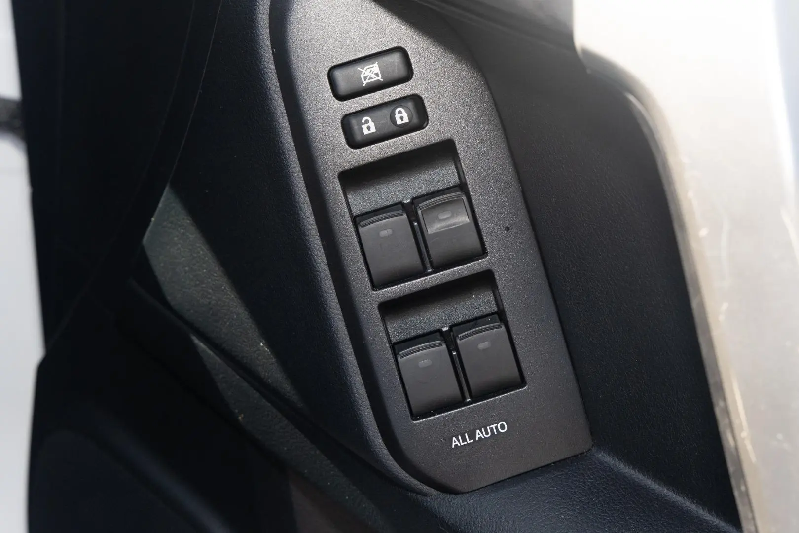 2019 Toyota Landcruiser Prado Gallery Image 17