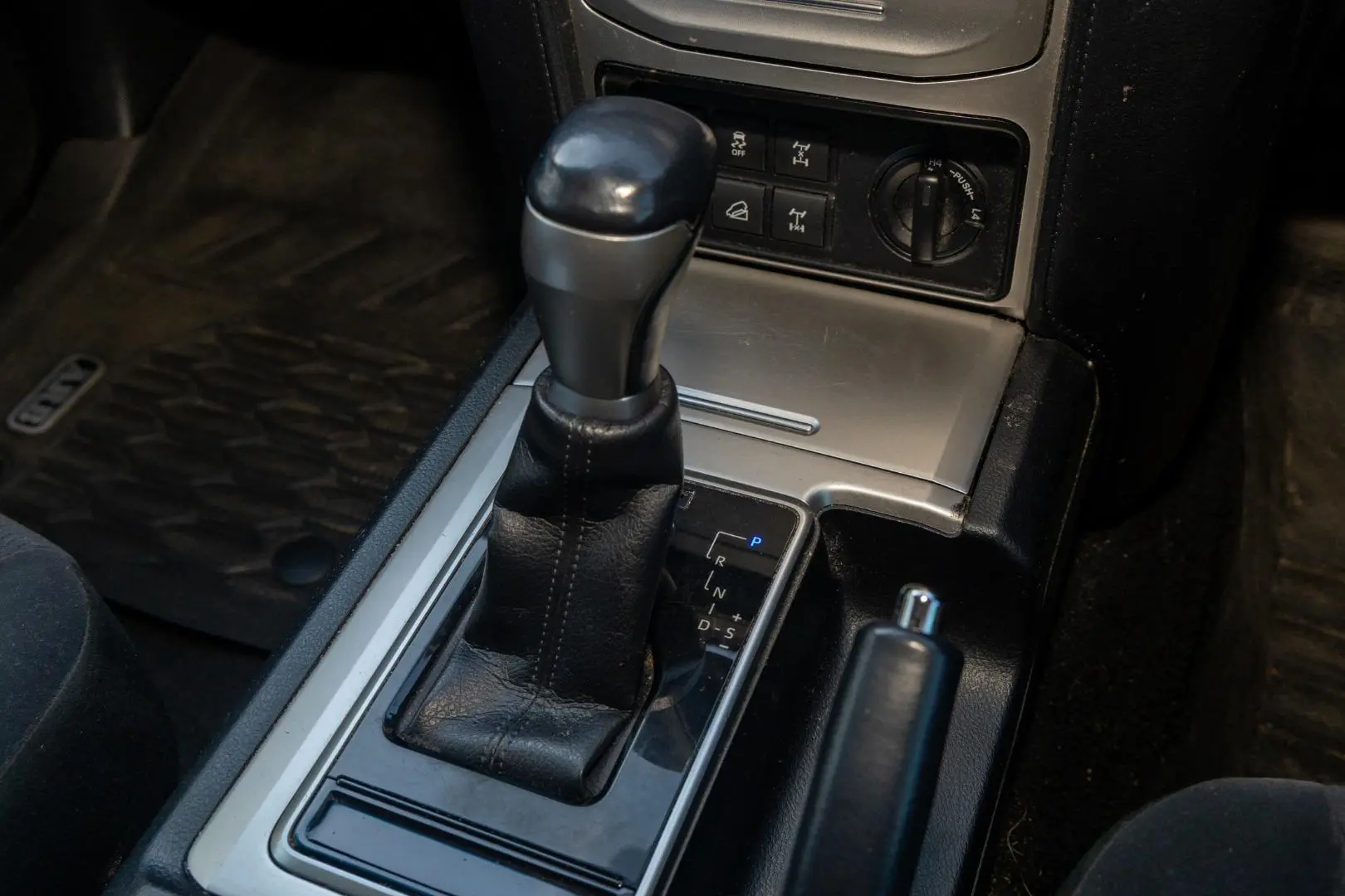 2018 Toyota Landcruiser Prado Gallery Image 16