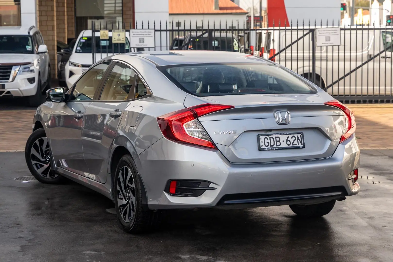 2018 Honda Civic Gallery Image 2