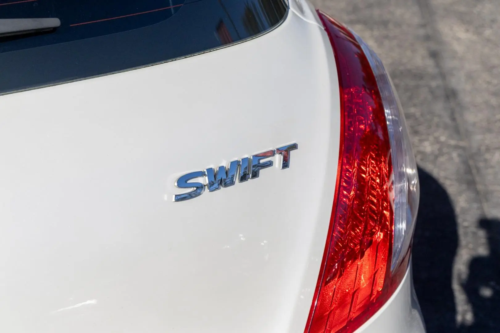 2016 Suzuki Swift Gallery Image 19