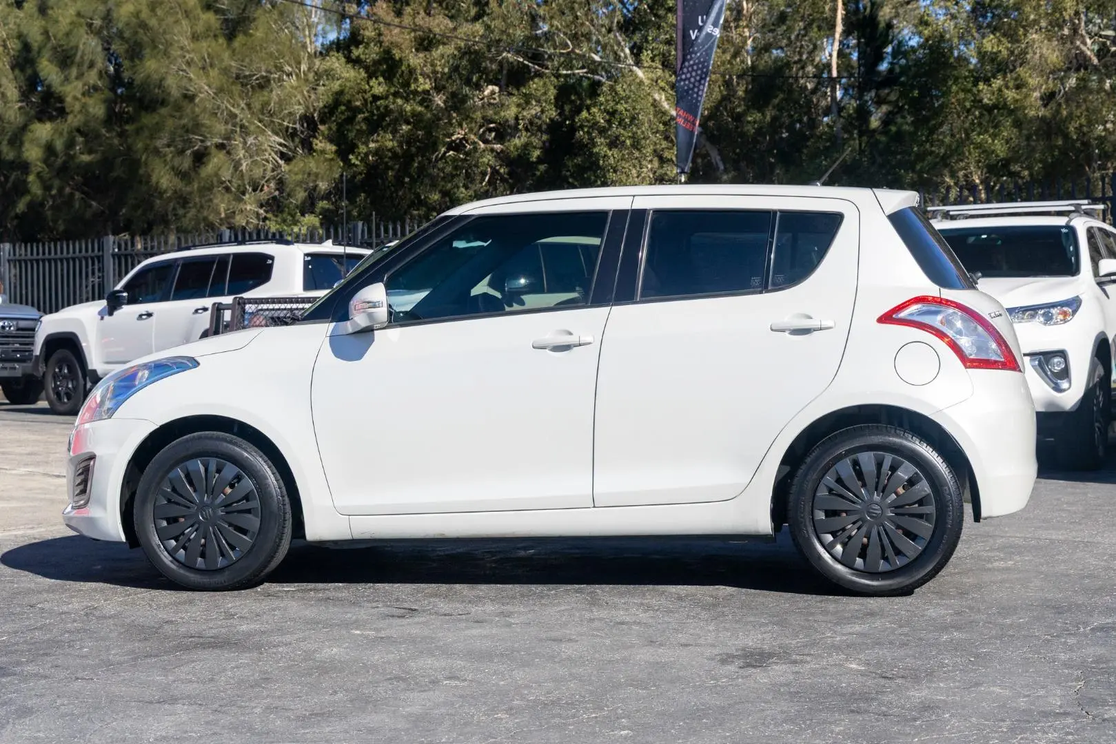 2016 Suzuki Swift Gallery Image 3