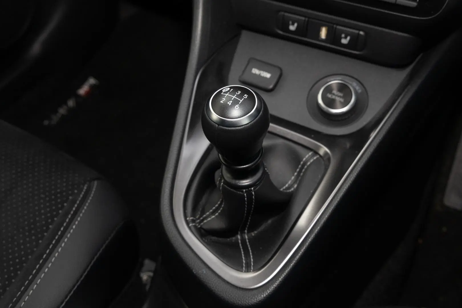 2021 Toyota Yaris Gallery Image 17