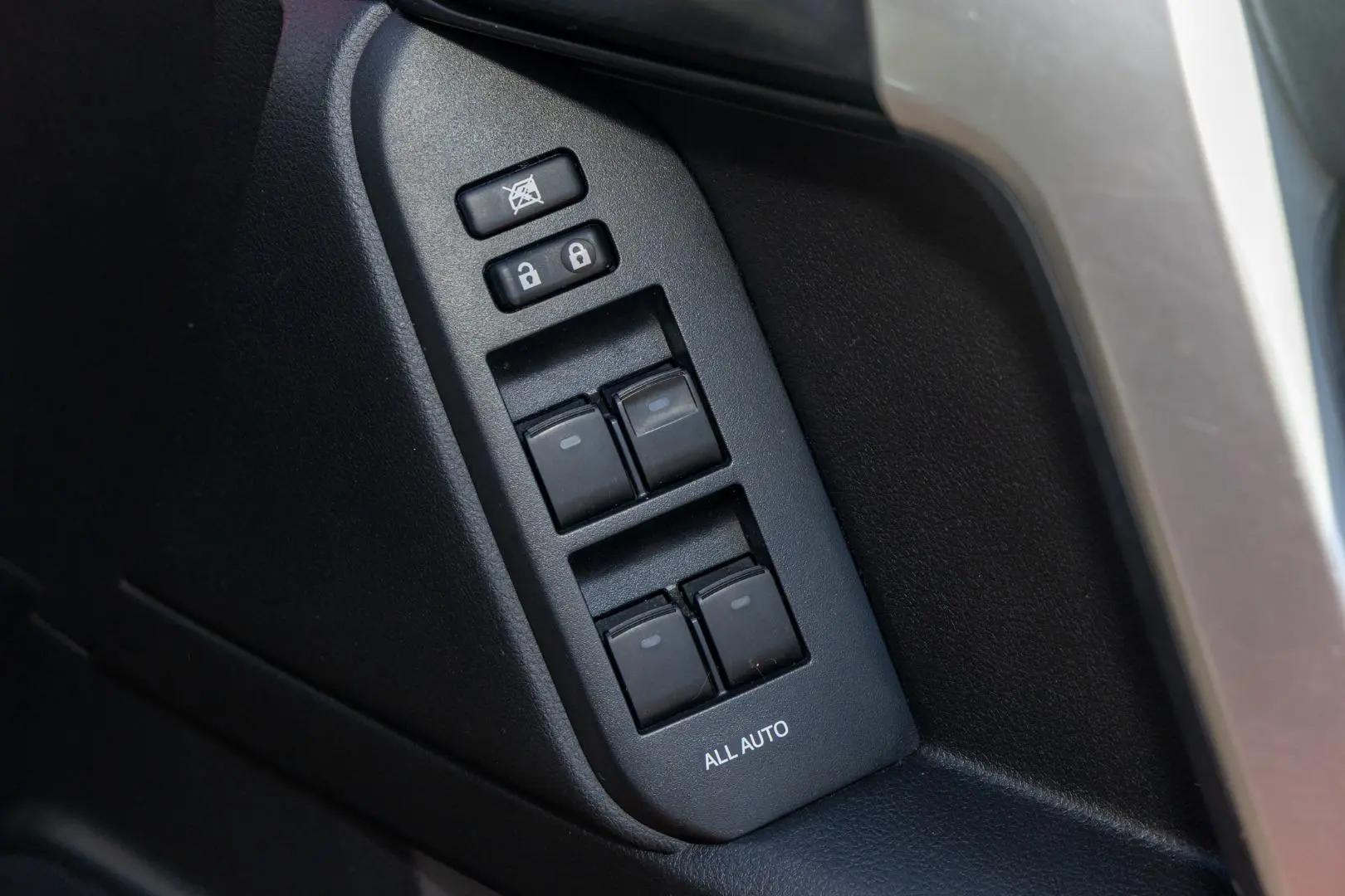 2021 Toyota Landcruiser Prado Gallery Image 18