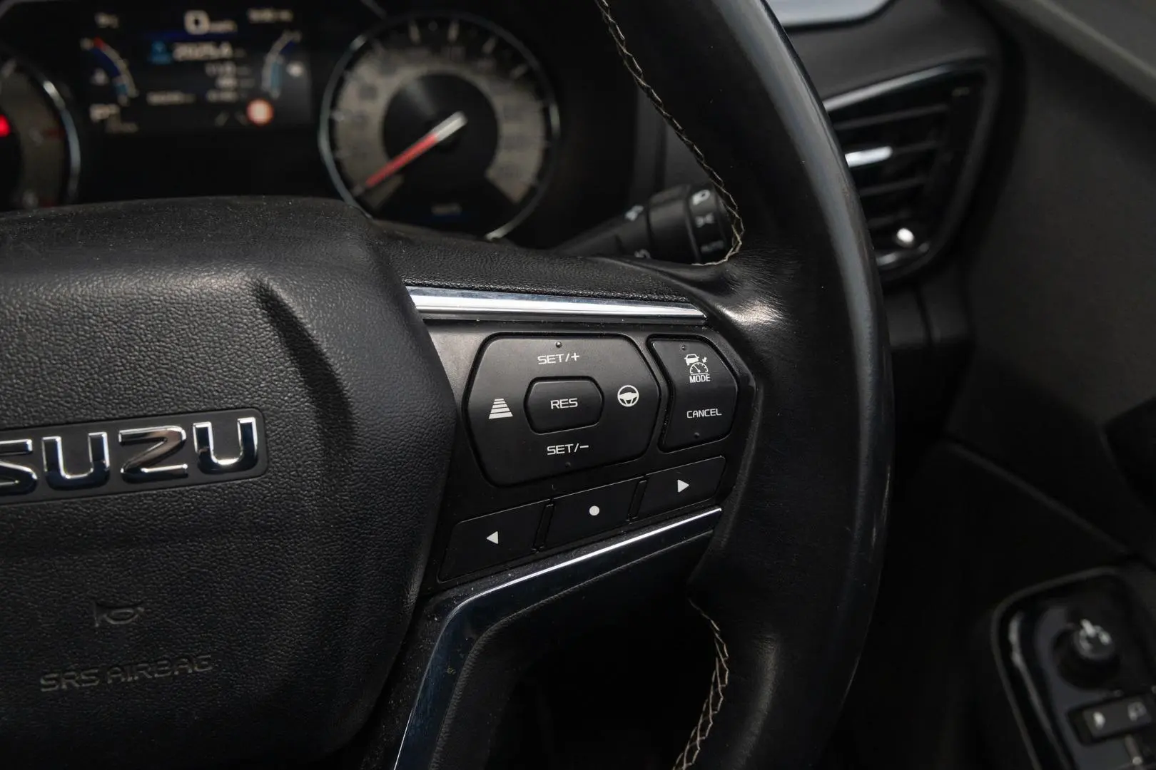 2021 Isuzu MU-X Gallery Image 12