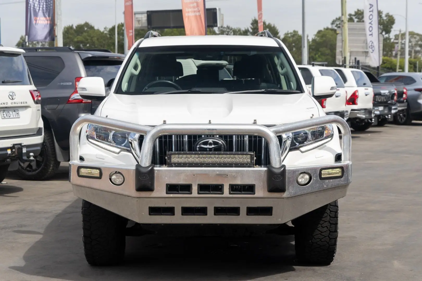 2022 Toyota Landcruiser Prado Gallery Image 4