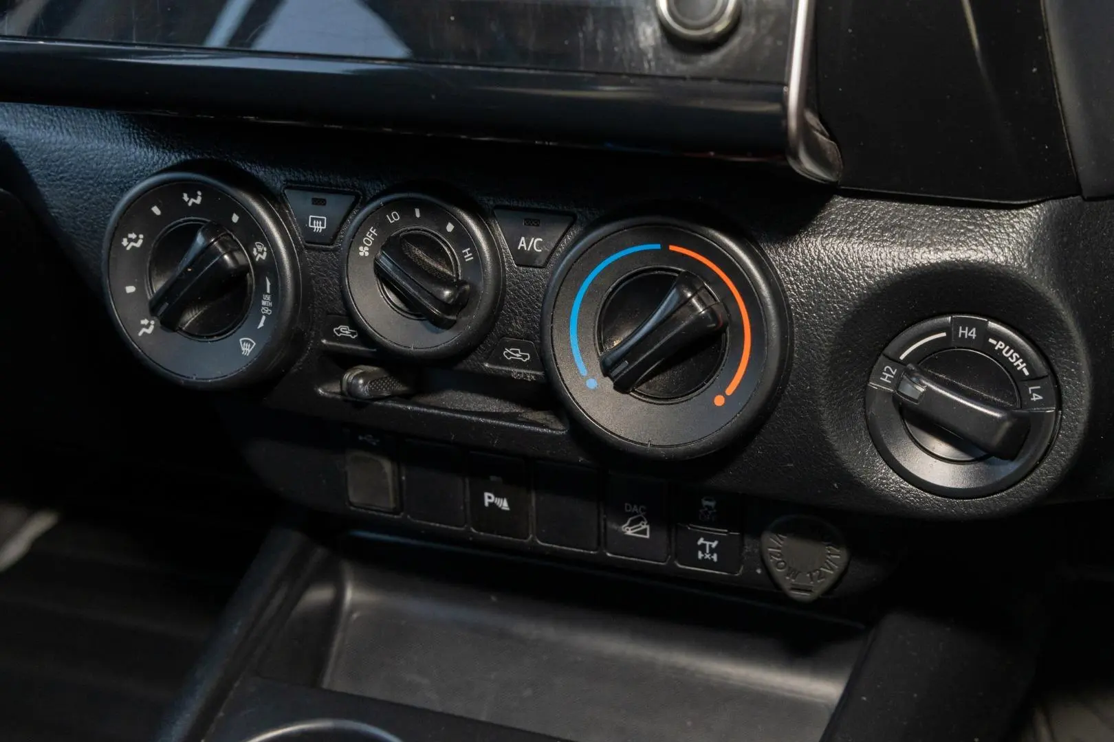 2022 Toyota Hilux Gallery Image 16