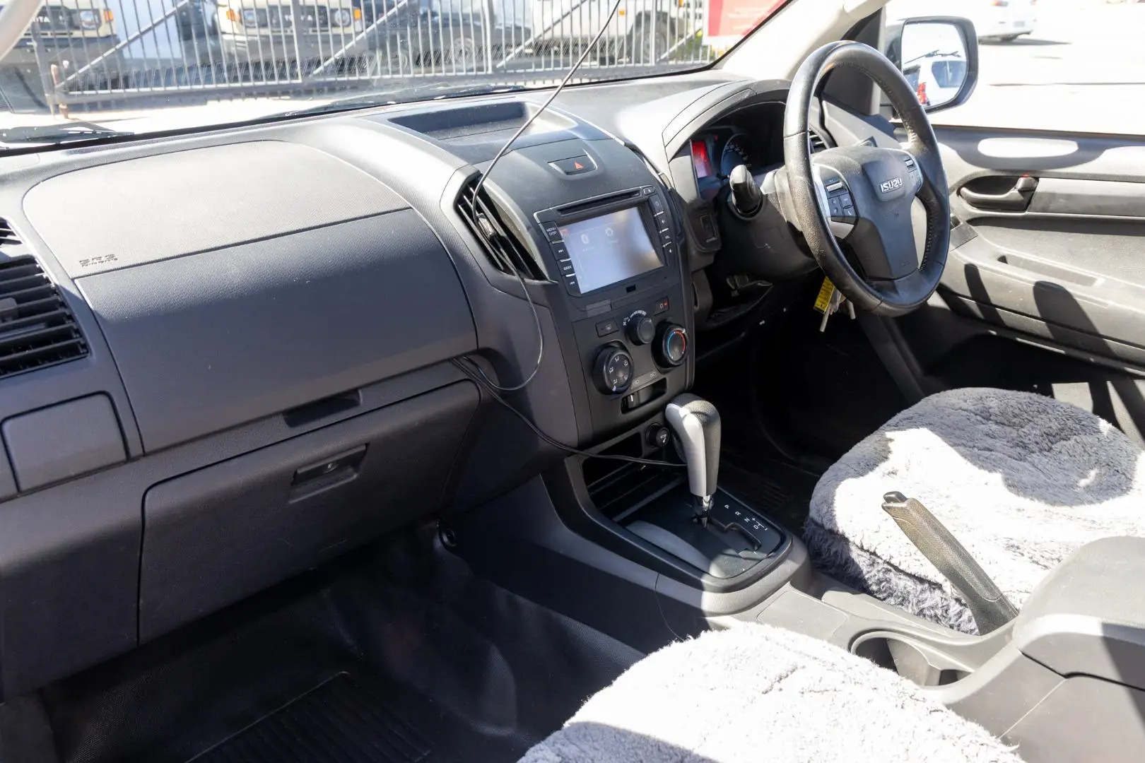 2019 Isuzu D-MAX Gallery Image 8
