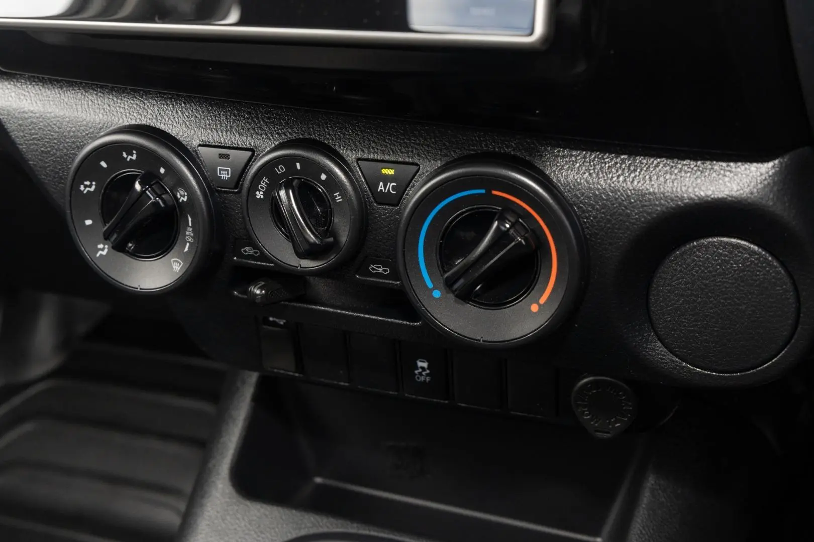 2019 Toyota Hilux Gallery Image 15