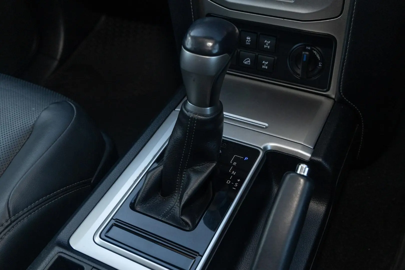 2020 Toyota Landcruiser Prado Gallery Image 16