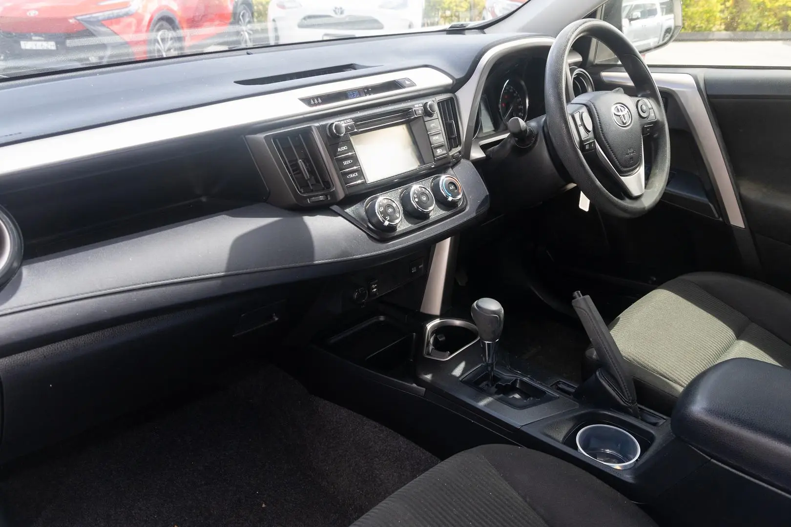 2018 Toyota RAV4 Gallery Image 8