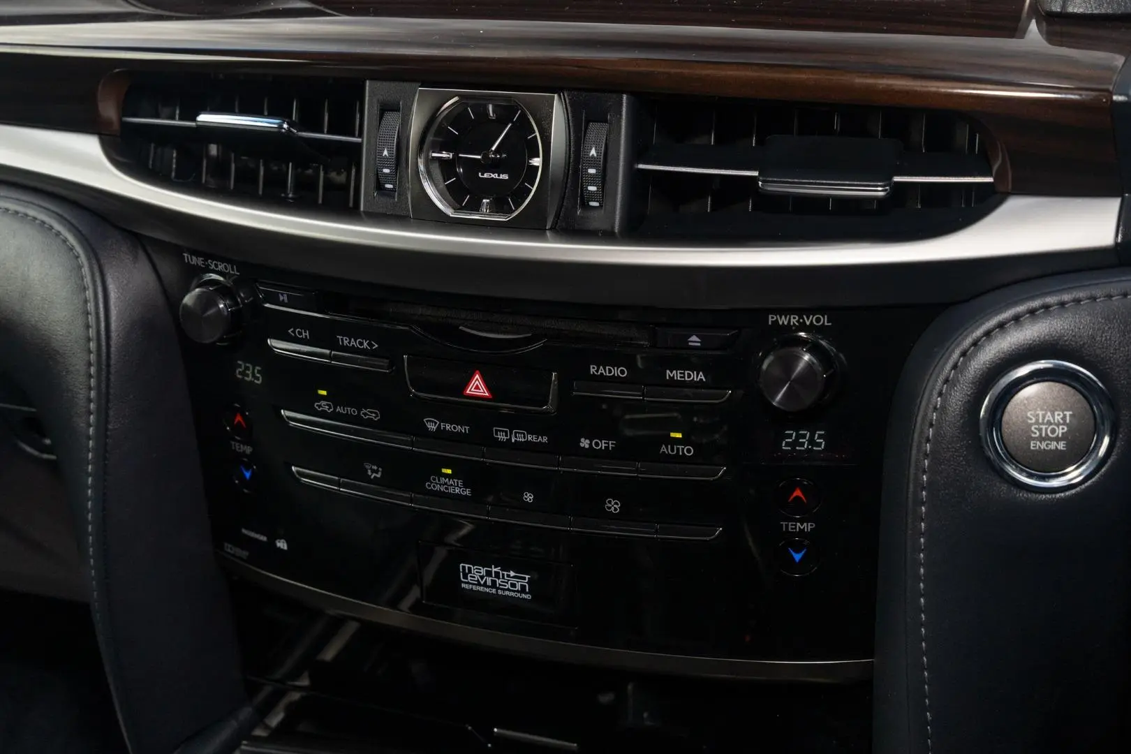 2017 Lexus LX Gallery Image 17