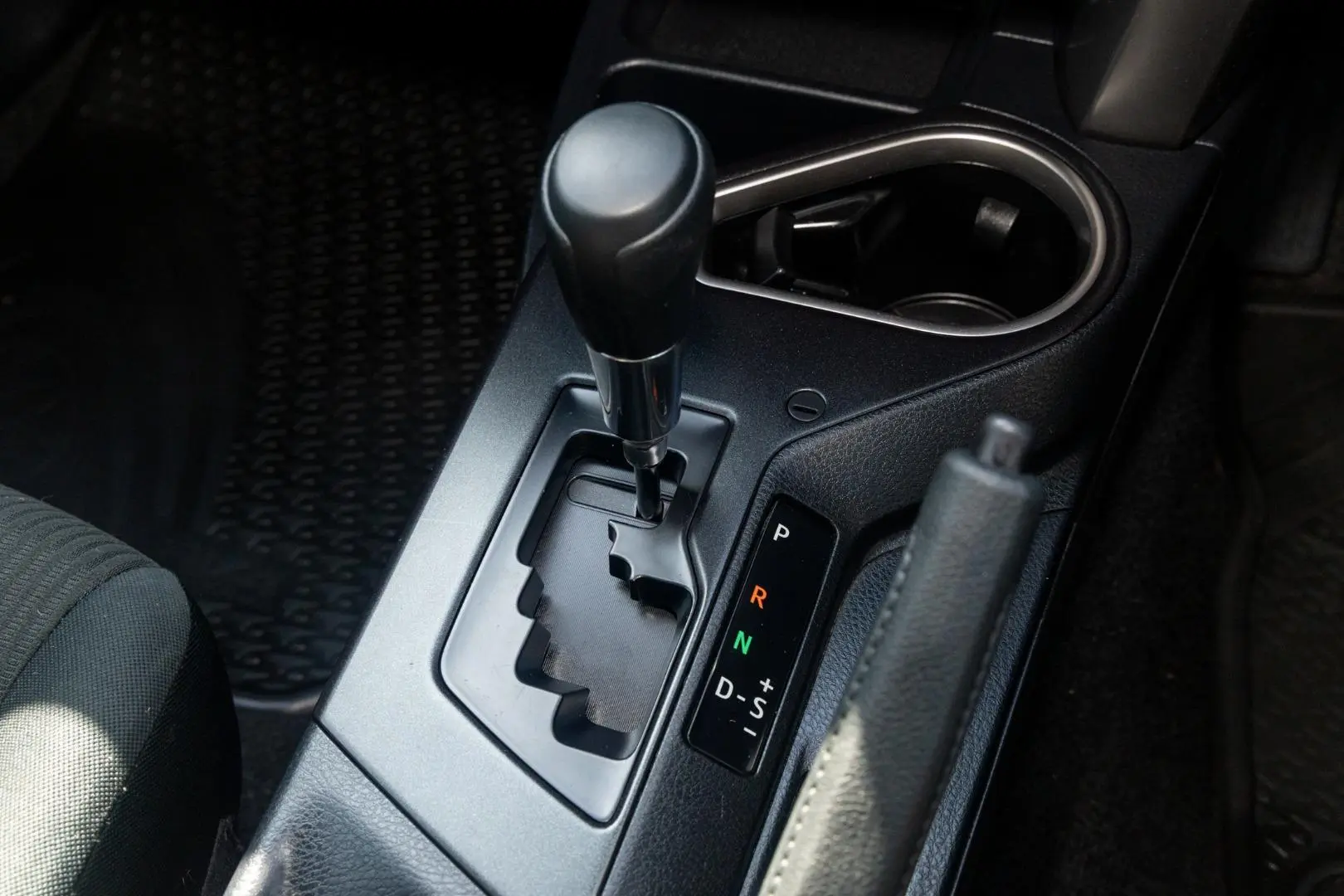 2017 Toyota RAV4 Gallery Image 18