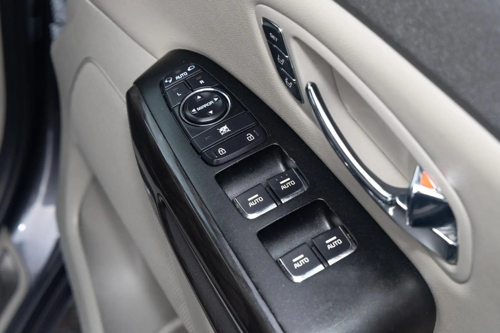 2017 Kia Carnival Gallery Image 19