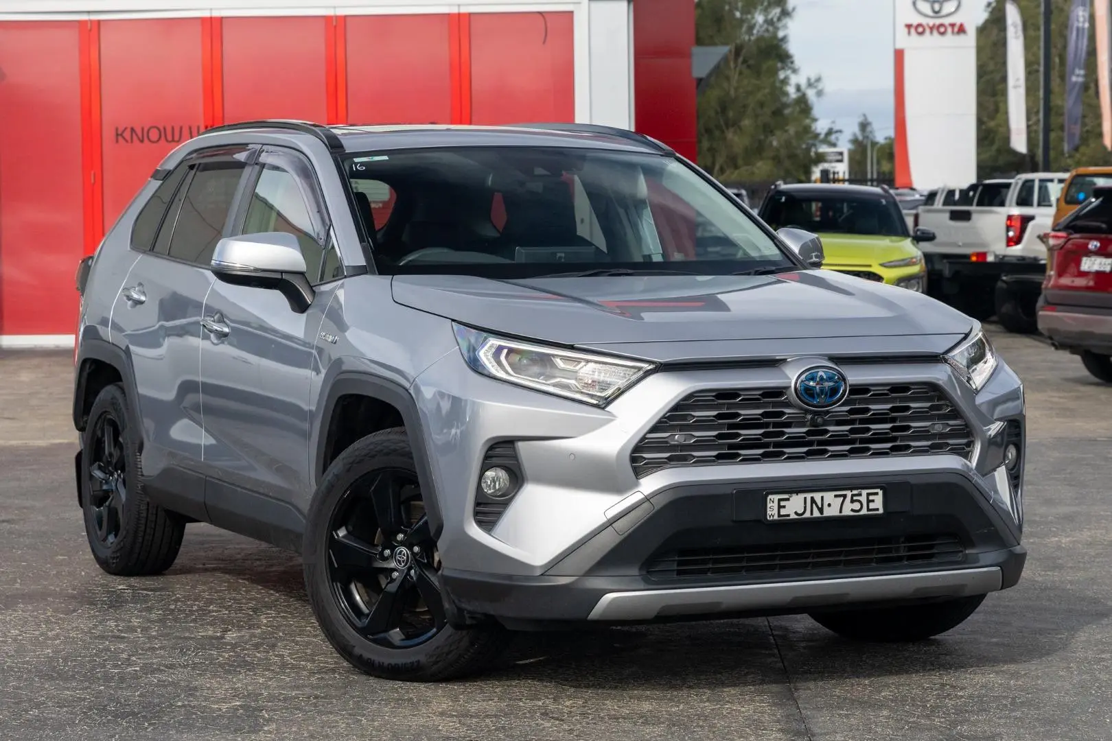 2020 Toyota RAV4 Gallery Image 1