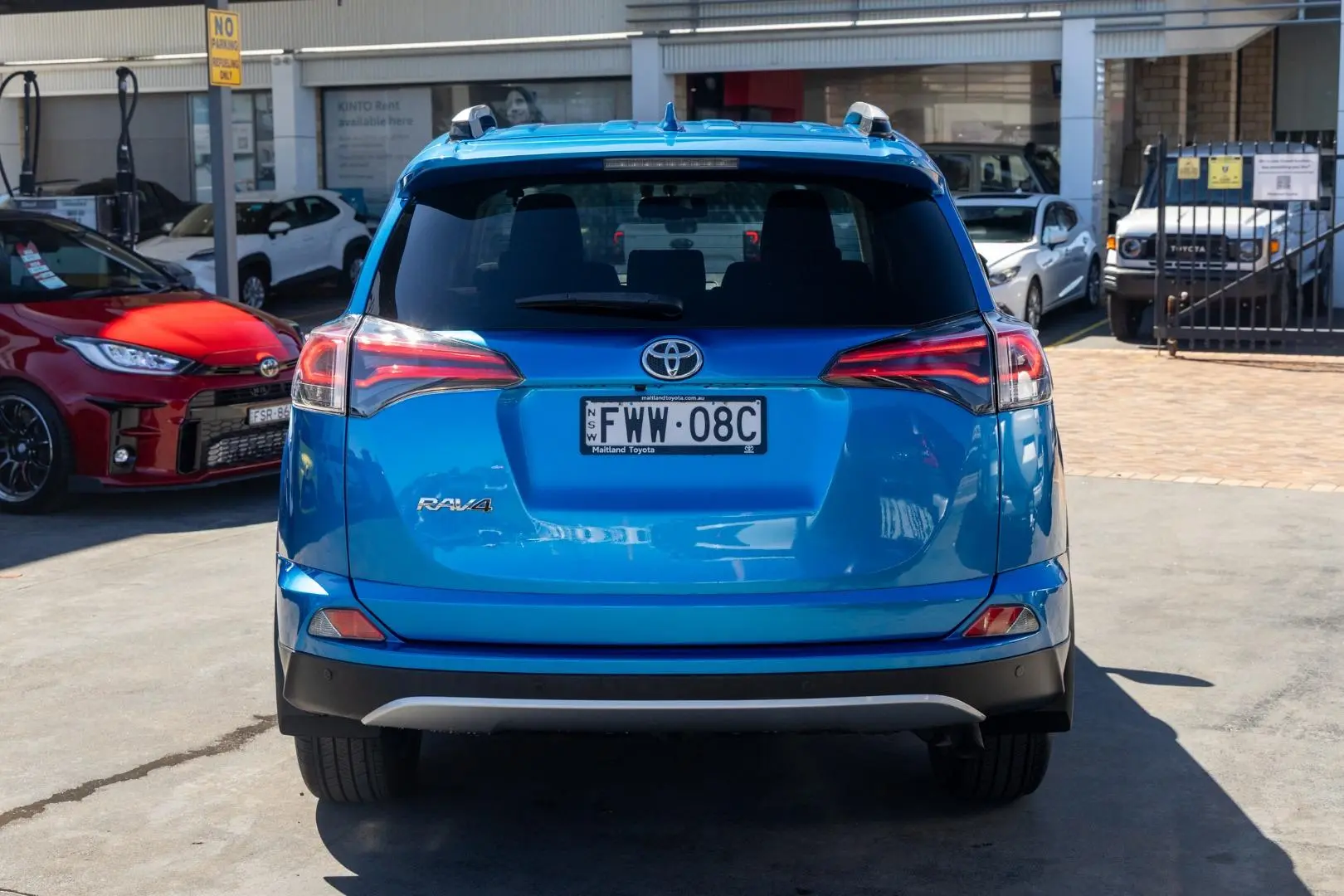 2016 Toyota RAV4 Gallery Image 5