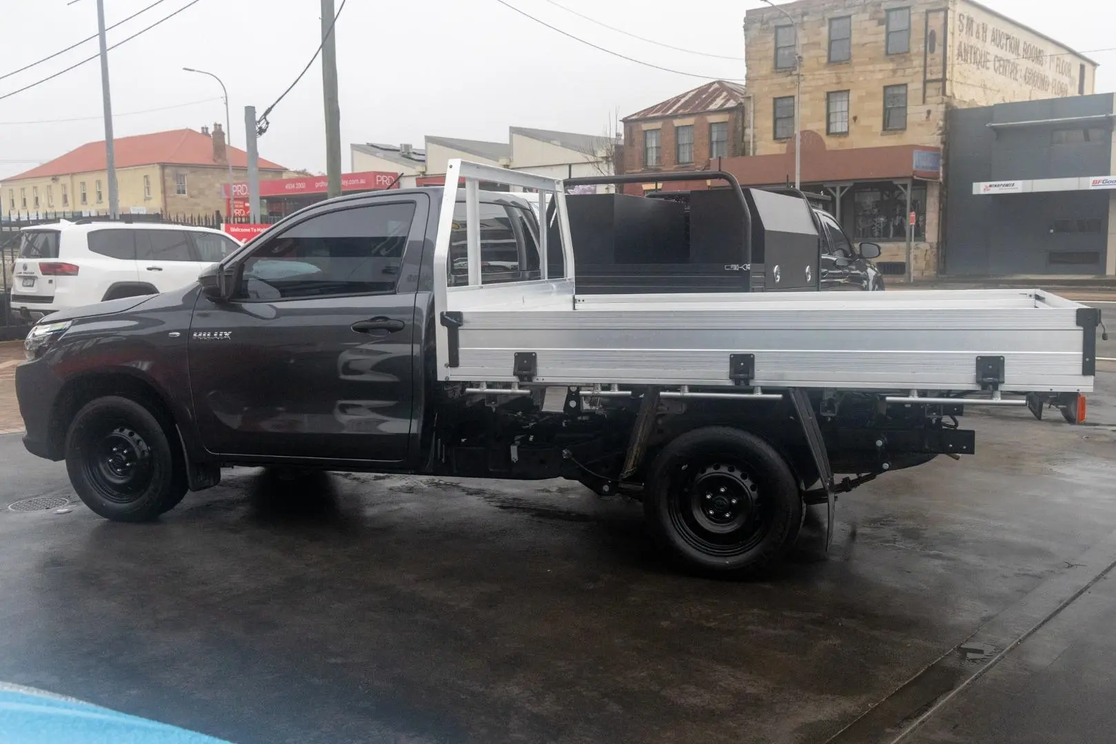 2019 Toyota Hilux Gallery Image 3