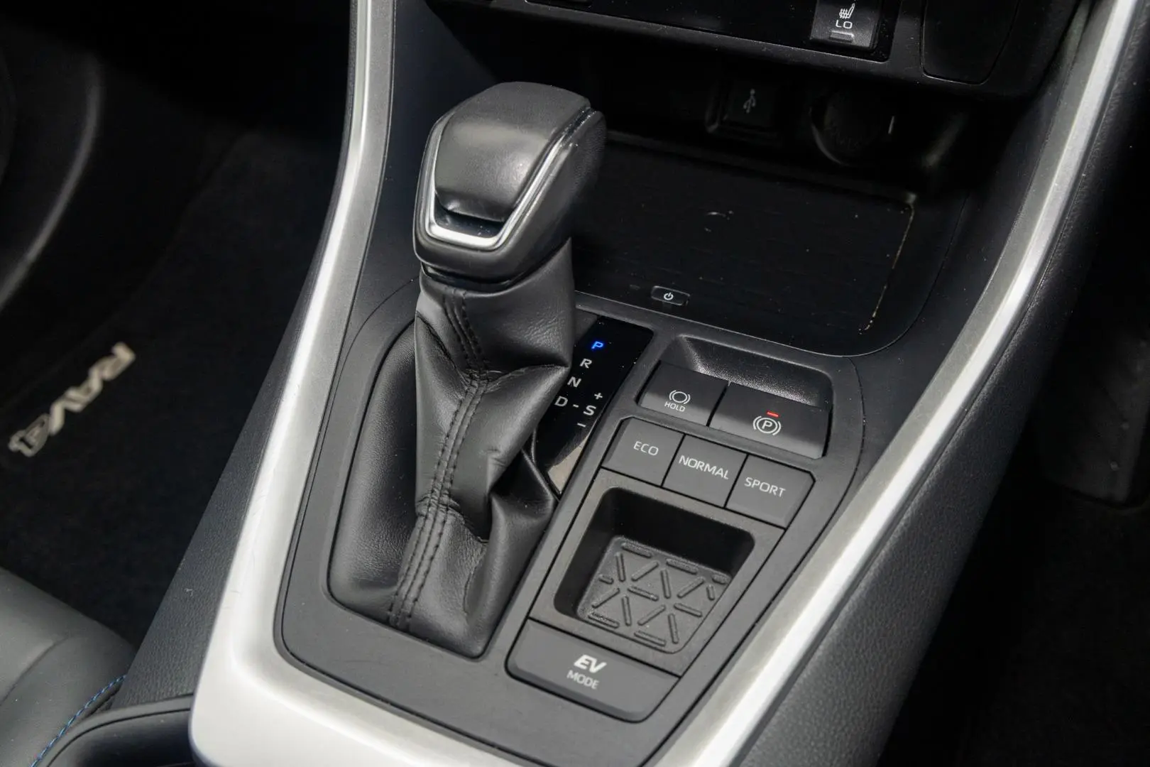 2022 Toyota RAV4 Gallery Image 17
