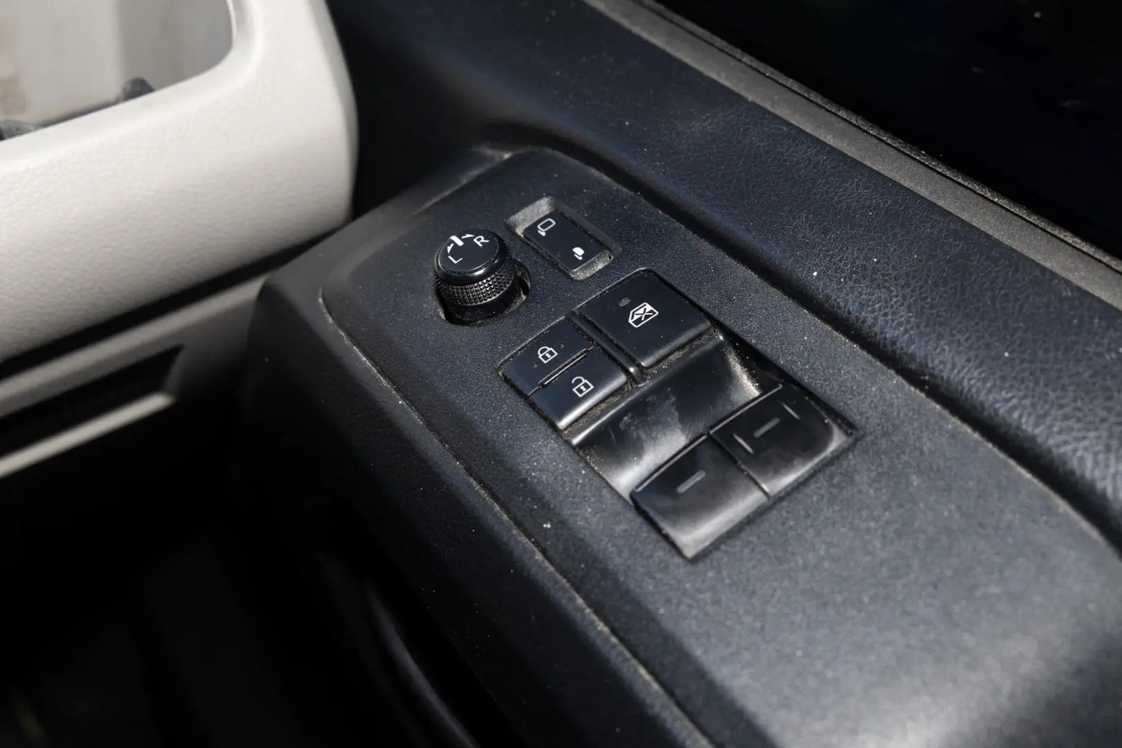 2023 Toyota Hiace Gallery Image 18