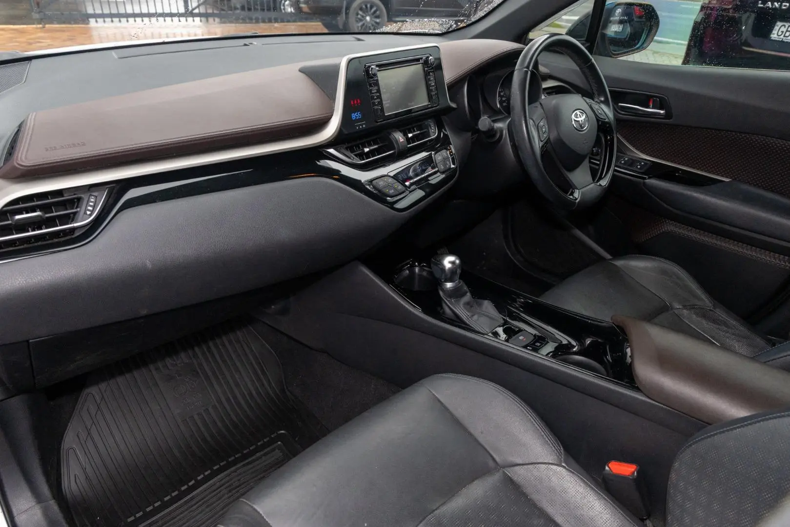 2019 Toyota C-HR Gallery Image 8